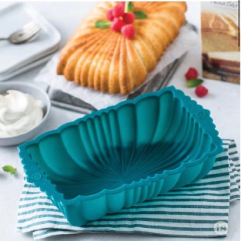 Tastefully Simple Silicone Loaf Pan
